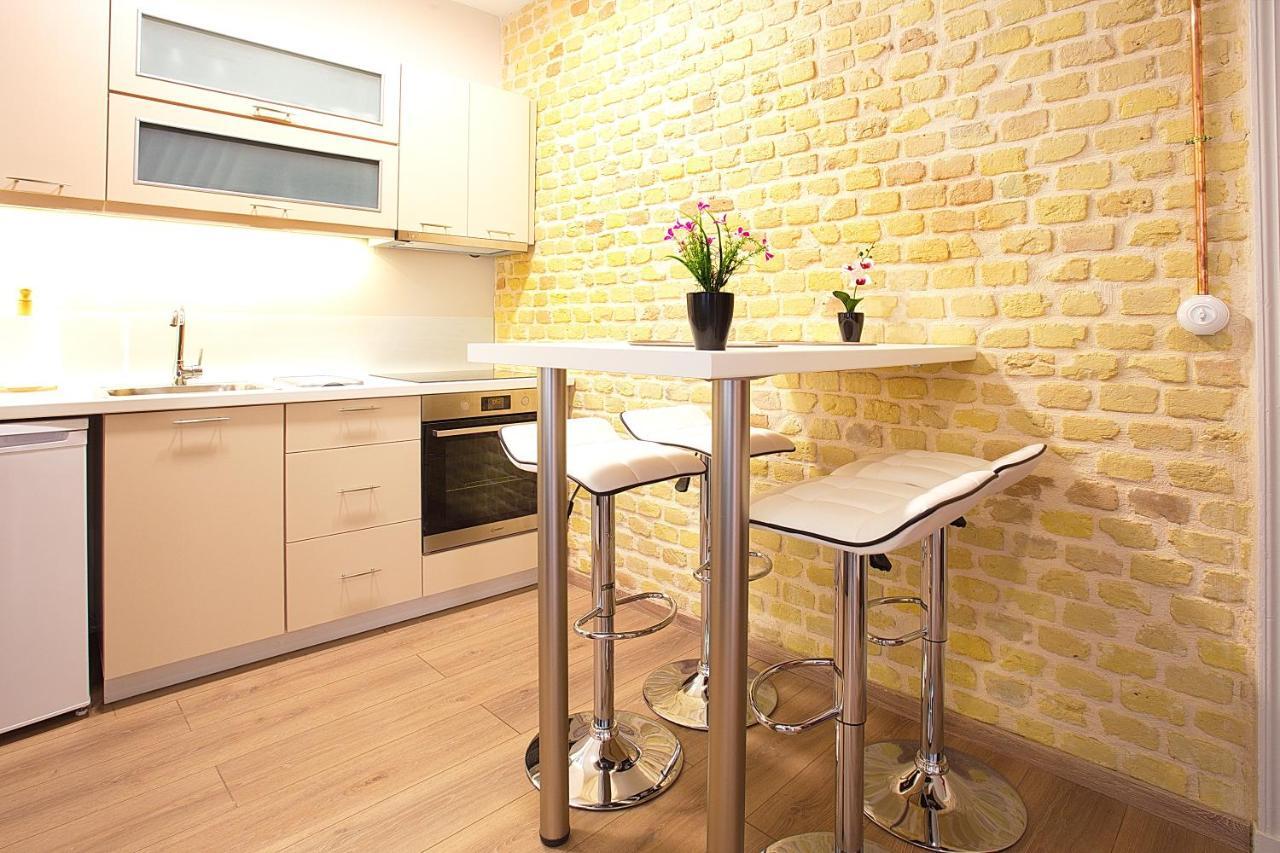 Liston Apartment *